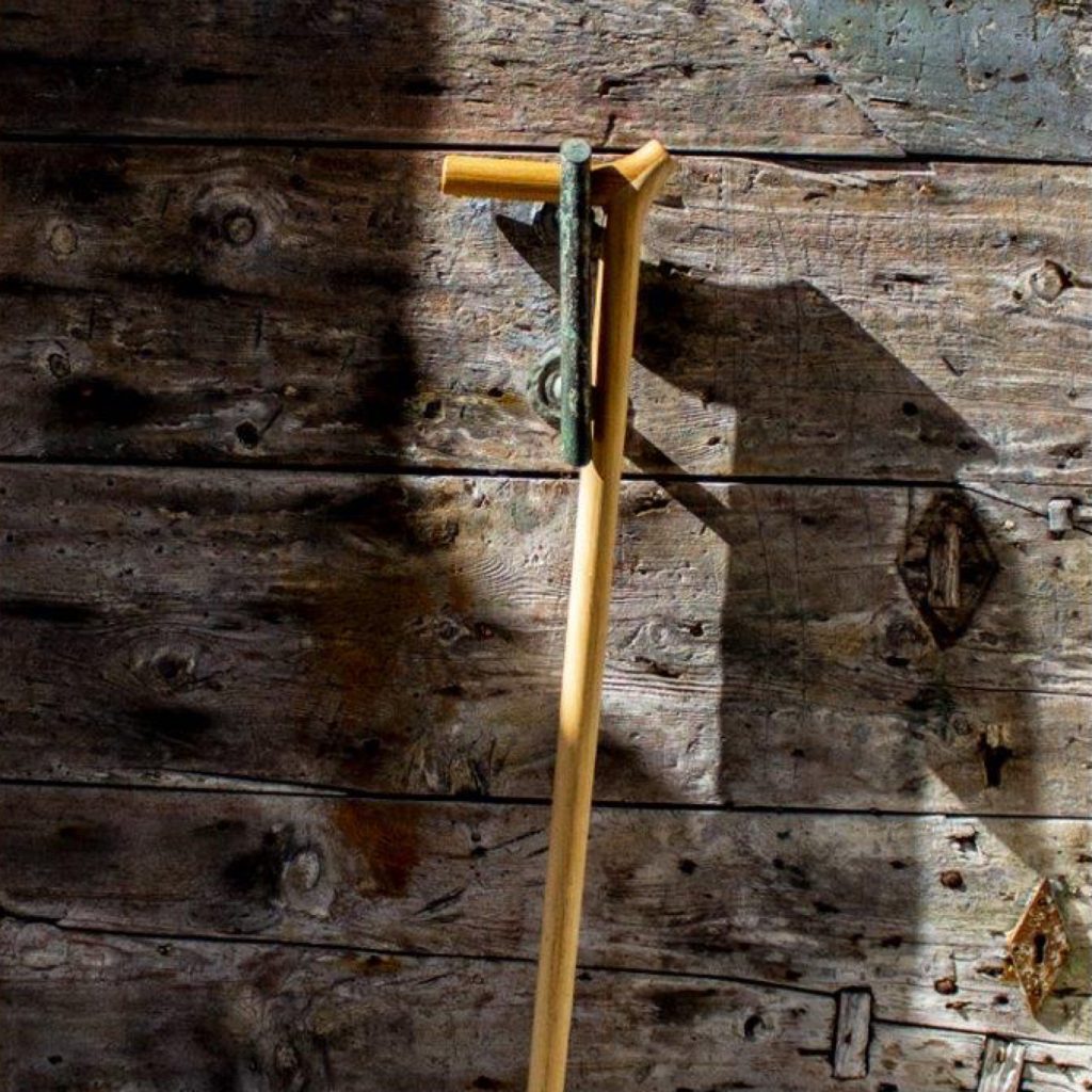bastone appoggiato