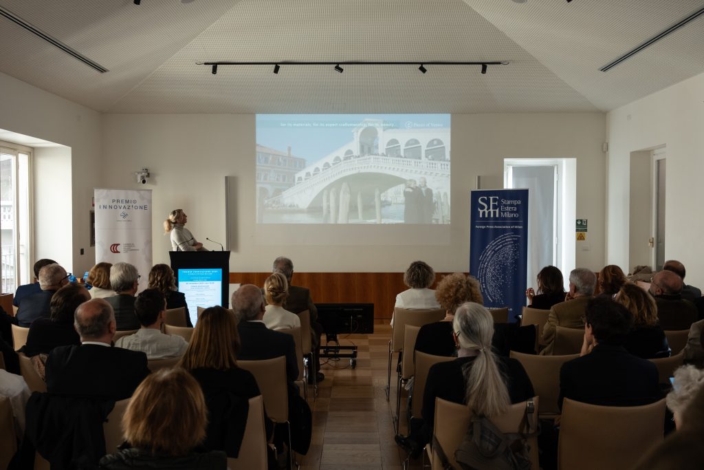 Cerimonia del Premio Innovazione SEmi a Milano, con la presentazione dei progetti premiati davanti alla Stampa Estera