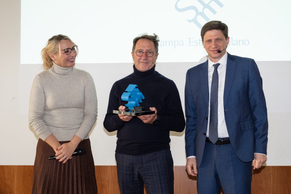 Francesco Lucchese ritira il Premio Innovazione SEmi per Pieces of Venice, design veneziano sostenibile.